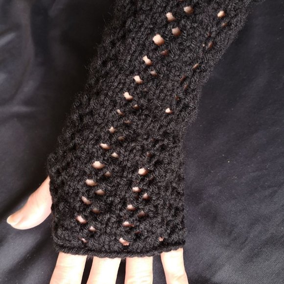 Black Handmade Ajour Knit Fingerless Gloves ArmWarmer Product of Canada - Picture 6 of 7